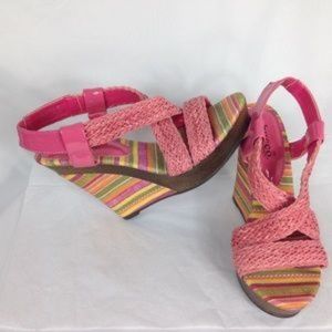 New Bucco pink printed wedges sandals size 6